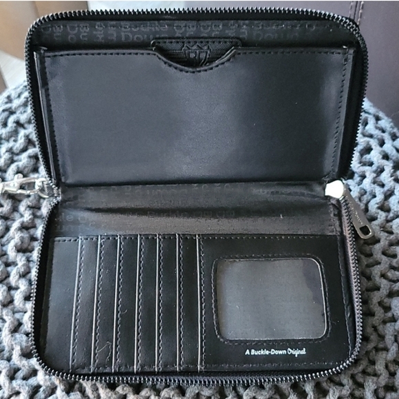 The Mandalorian Baby Yoda Zip Around Wallet - Picture 5 of 6